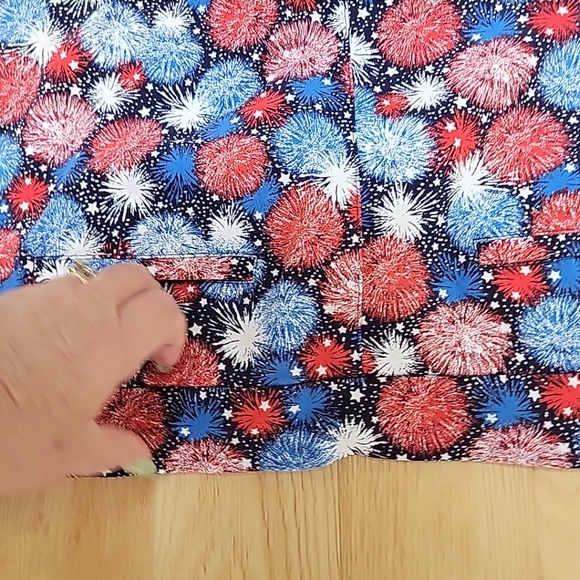 Coral Bay Shorts Stretchy Size 18W Red White Blue EUC - Picture 7 of 11